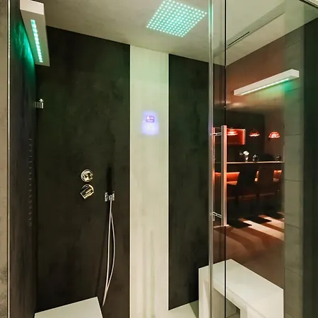 N18 Luxury Boutique With A Private Pool & Spa ミラノ